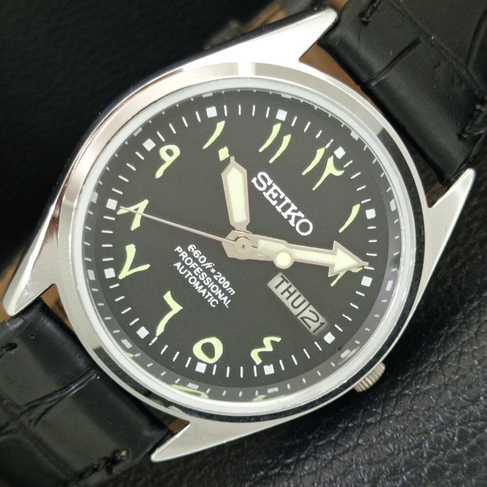 Vintage 1978 Seiko Automatic Mens Silver Watch W/daydate & Green accents